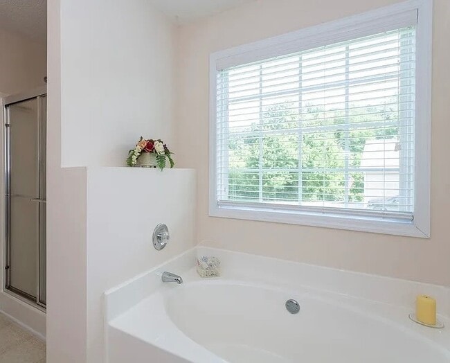 Building Photo - 607 McDowell Ln