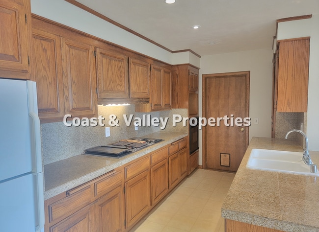 Building Photo - Beautiful Home in South Salinas!