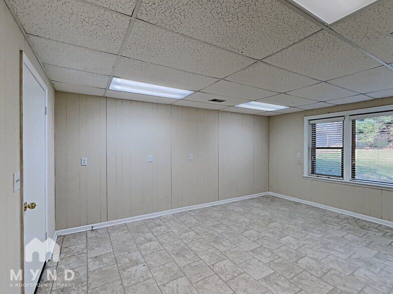 Building Photo - 3255 Sharon Ln