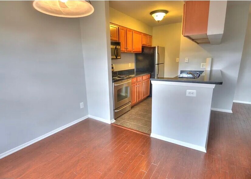Building Photo - 1707 Ascot Way