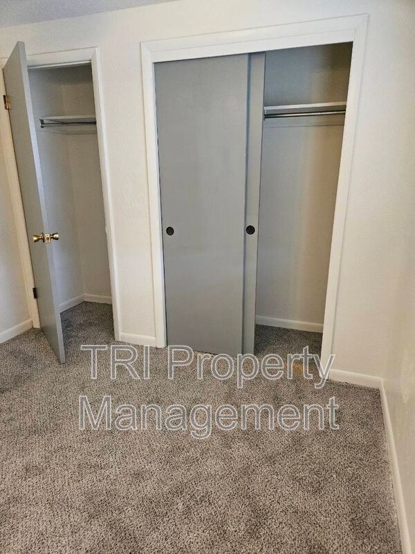 Building Photo - 300 W Union Ave