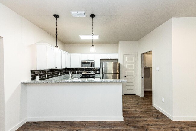 Building Photo - 1006 N 7th St