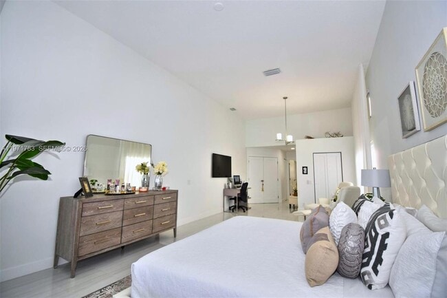 Building Photo - 710 Lake Blvd