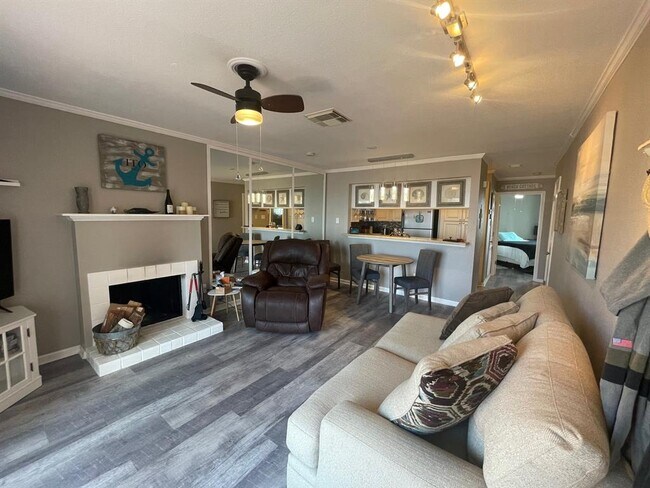 Building Photo - 7312 Seawall Blvd