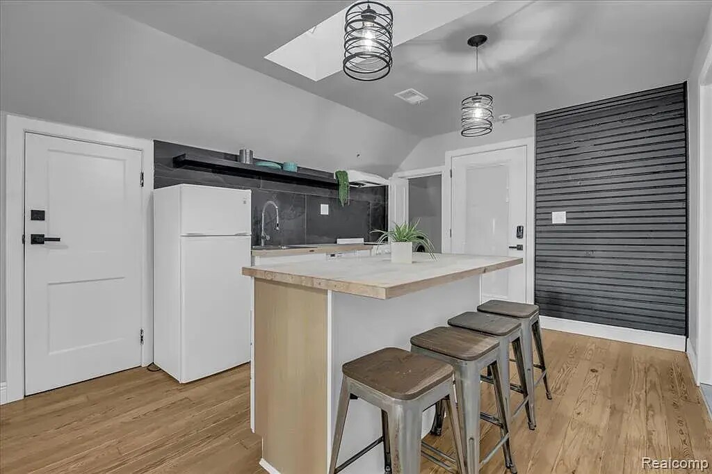 Building Photo - 1502 Virginia Park St