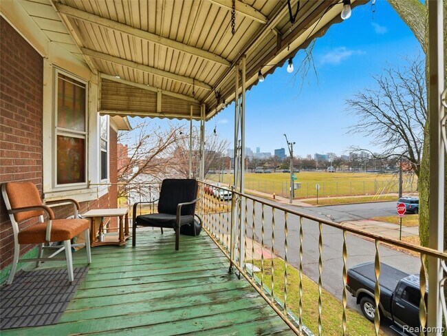 Building Photo - 2000 Dalzelle St