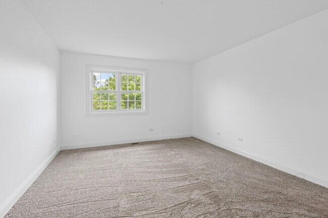 Building Photo - 11 Foxcroft Rd