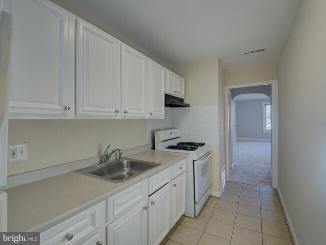 Building Photo - 351 Parkland Pl SE