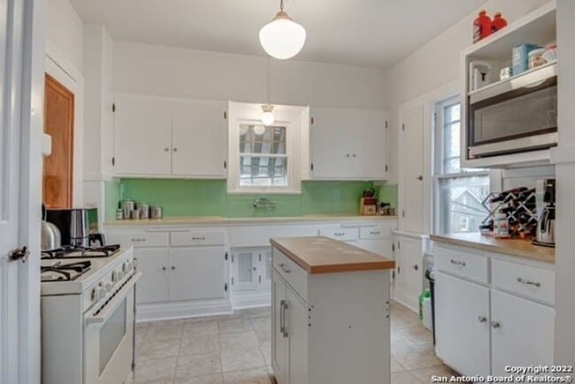 Building Photo - 2 Bed/2 Bath Duplex in Monte Vista Subdivi...