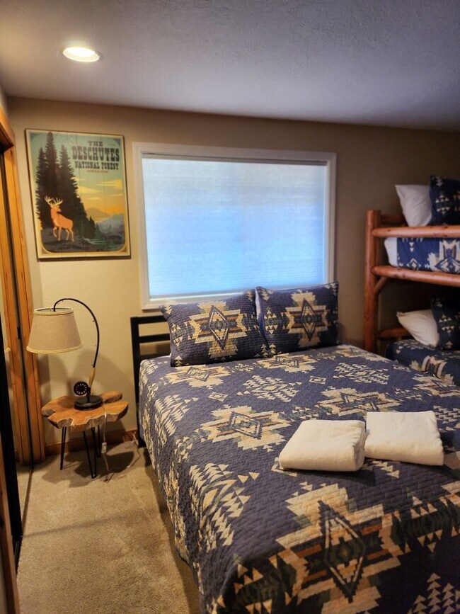 Building Photo - Seasonal Rental - Available through April 30, 2026