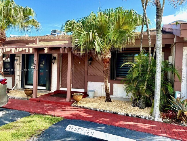Building Photo - 2665 Parkview Dr S