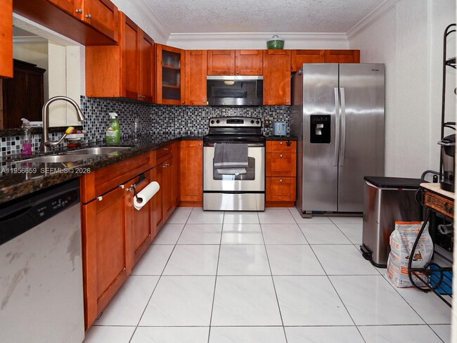 Building Photo - 130 S Shore Dr