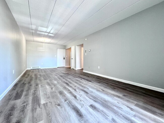 Building Photo - 60 Pleasant St