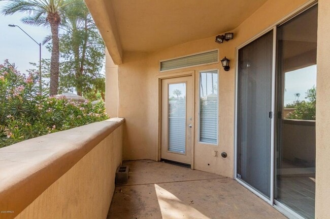 Building Photo - 3 bed remodeled  Old Town condo w/garage