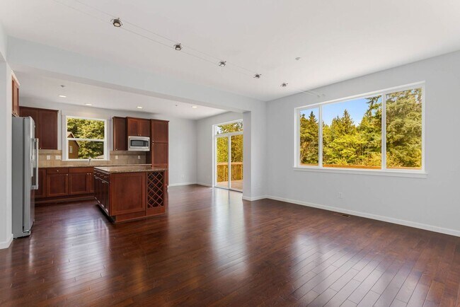 Building Photo - Redmond Stunner!!!