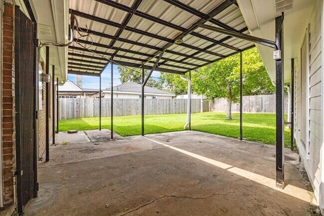 Building Photo - 3613 Lazy Spring Dr