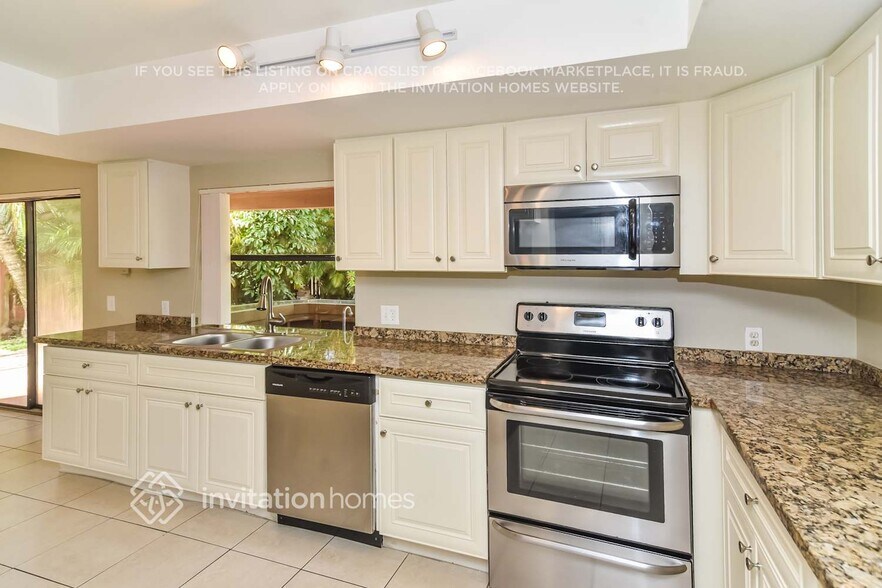 Building Photo - 5436 SW 148th Pl