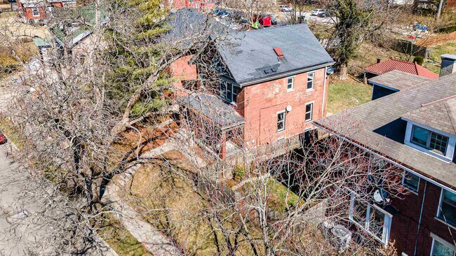 Building Photo - 2218 Scott St