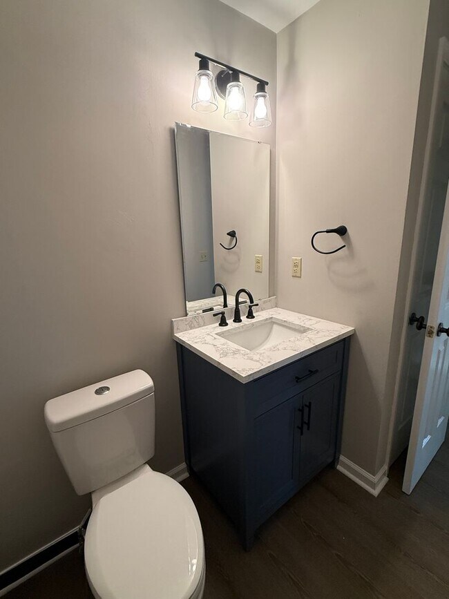 Building Photo - Newly Renovated Duplex in North County