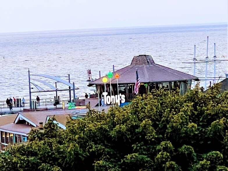 Steps to TONY'S on the pier - 665 The Village