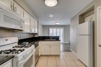 Building Photo - GORGEOUS HOME WITH TONS OF UPGRADES*GATED COMMUNITY WITH A COMMUNITY POOL*