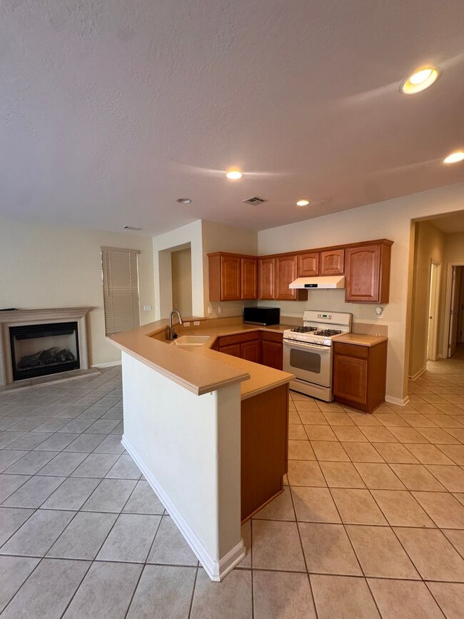 Building Photo - Single Level Home in Somersett