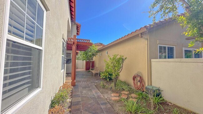 Building Photo - 9 Yale Ct