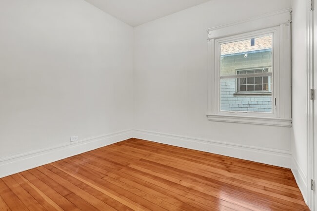 Building Photo - 2633 S Halldale Ave
