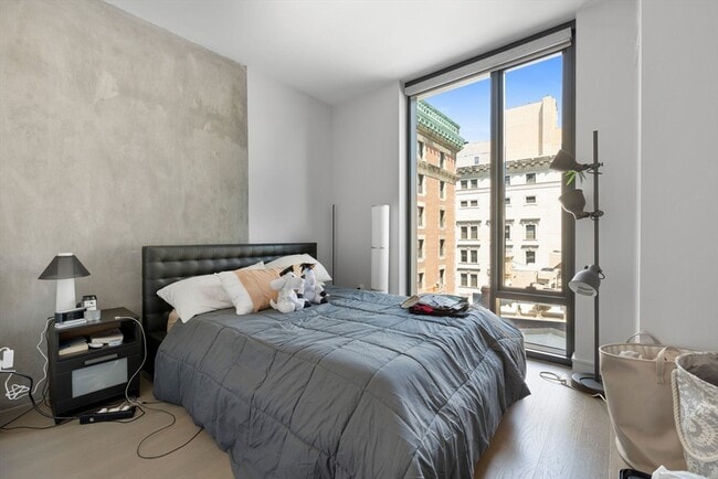 Building Photo - 55 Lagrange St