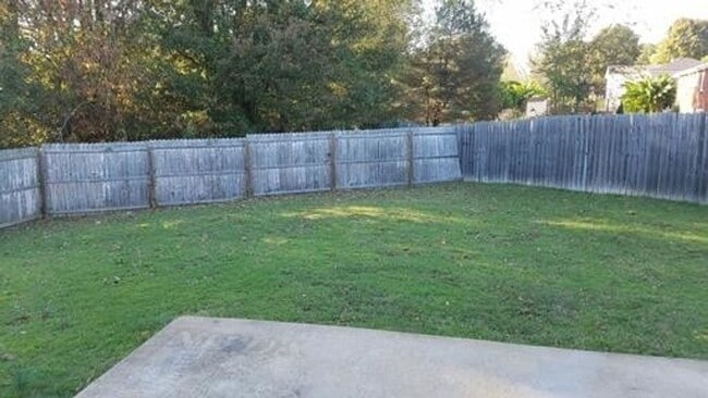 Building Photo - Great Rental....3/2 Bath, near playground,...