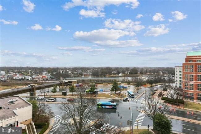 Building Photo - 4 Monroe St