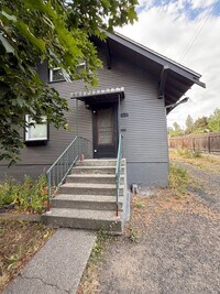 Building Photo - Charming Victorian Home on South Hill