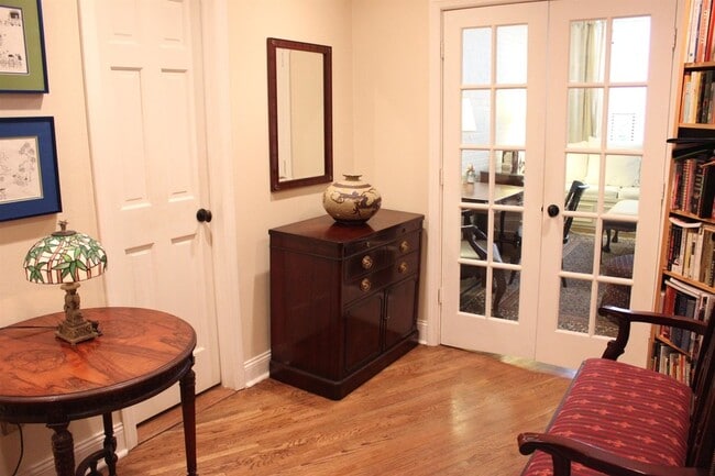 Building Photo - 1021 Grand St