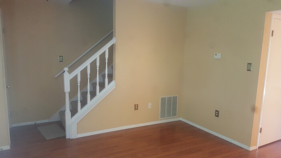 Building Photo - 935 West Whitehall Road