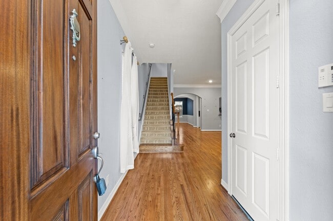 Building Photo - 10106 Holly Chase Dr