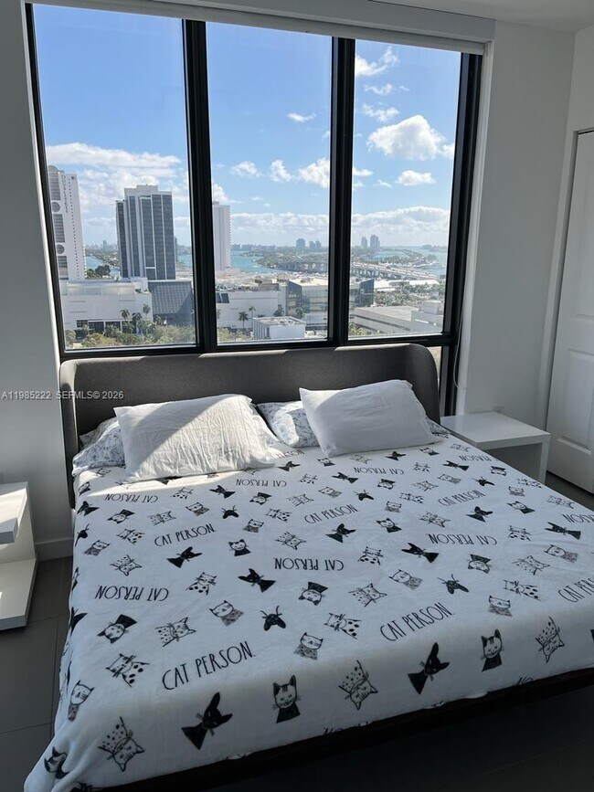 Building Photo - 1600 NE 1st Ave