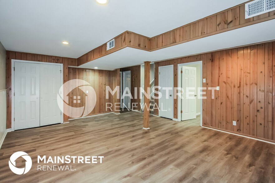 Building Photo - 8425 N Chatham Ave