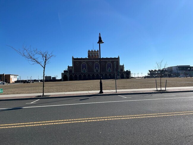 Building Photo - 1224 Monroe Ave