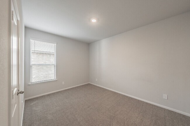 Building Photo - 8637 Centerboard Ln