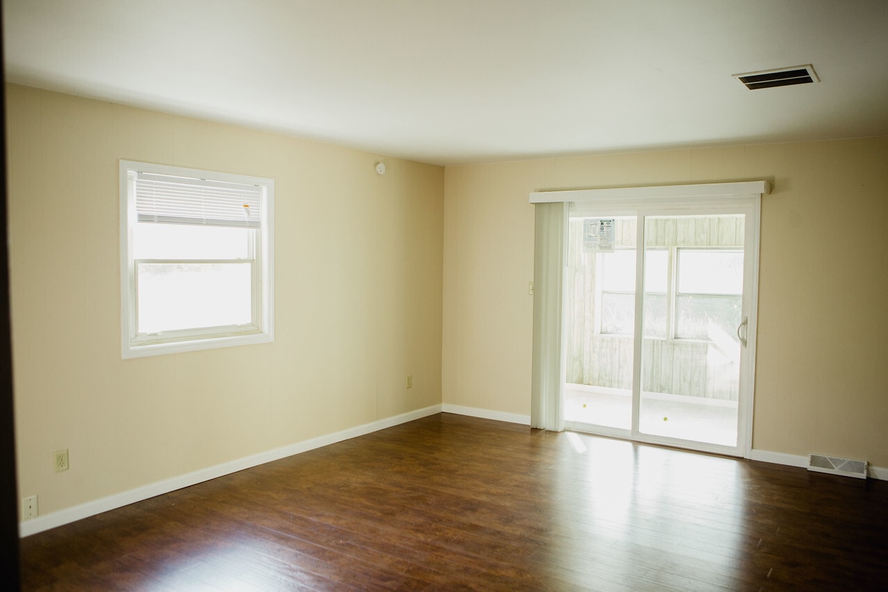 Building Photo - 720 S Parkway Dr