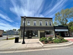 Building Photo - 1147 3rd St