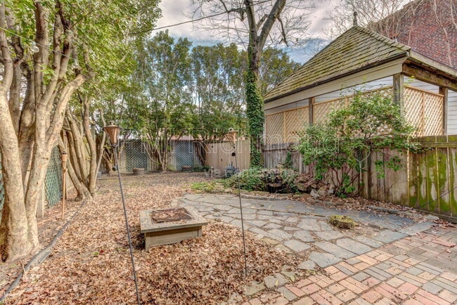 Building Photo - 138 W Clay St