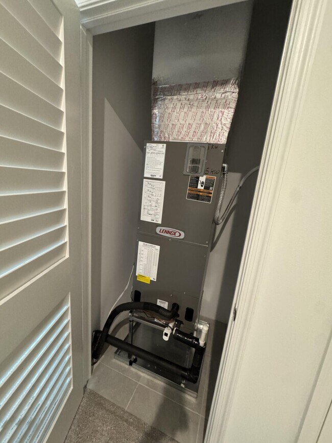 Building Photo - 14083 SW Thorens Dr