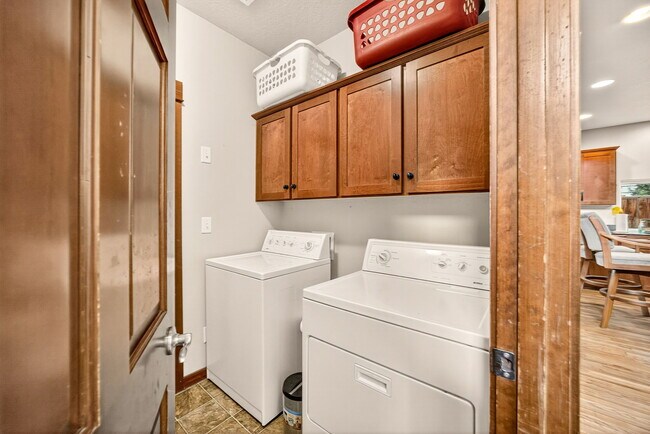 Building Photo - 1719 Lithia Way