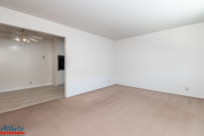 Building Photo - 642 Blythe Ct