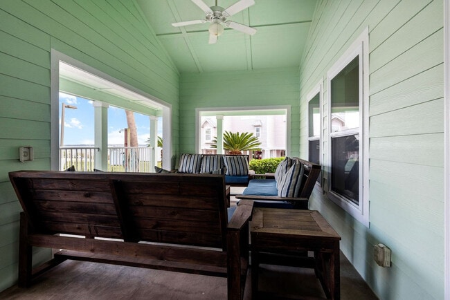 Building Photo - 15946 Innerarity Point Rd