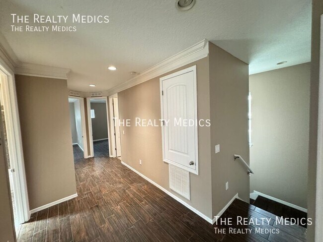 Building Photo - 15764 Ave Of The Arbors