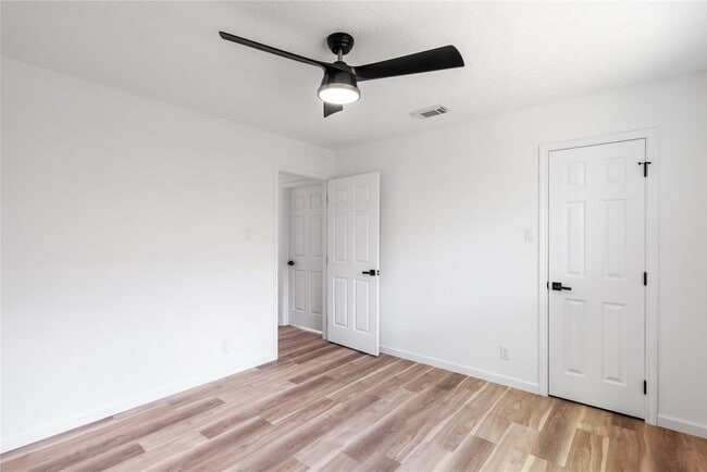 Building Photo - 1011 Crossfield Dr