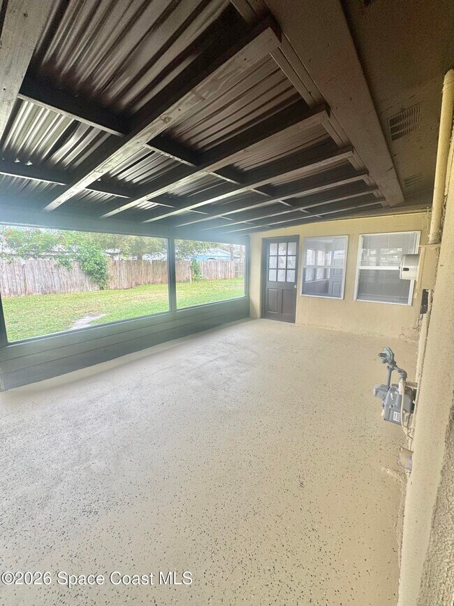 Building Photo - 2444 Victor Rd