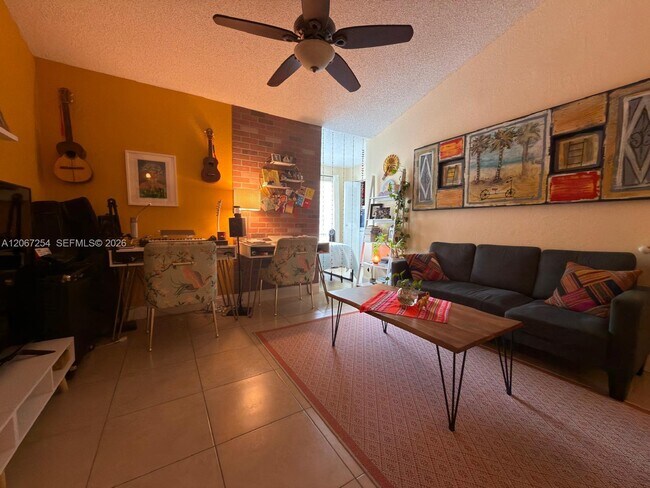 Building Photo - 12760 Vista Isles Dr